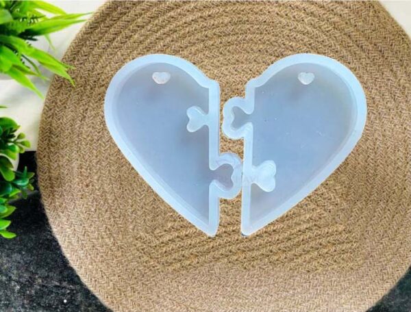 2 pcs Heart Pendant Keychain Mould (2.5 Inch x 2 Inch)